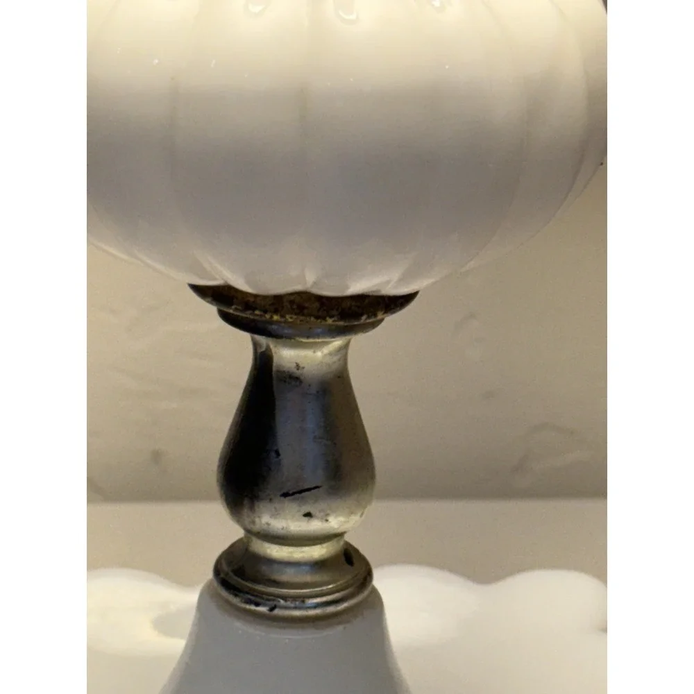 Vintage Milk Glass Leviton Table Accent Table Lamp 15
